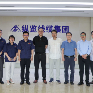 云南省機械工業(yè)行業(yè)協(xié)會、昆明電纜集團昆電工電纜有限公司領導一行到縱覽線纜集團參觀交流